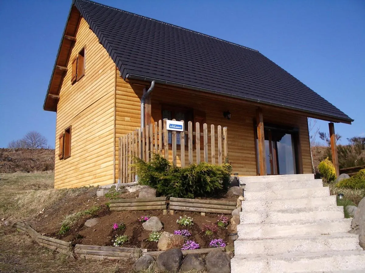 Chalet Charmant A Saint-Genes-Champespe Avec Parking Prive 0*,
