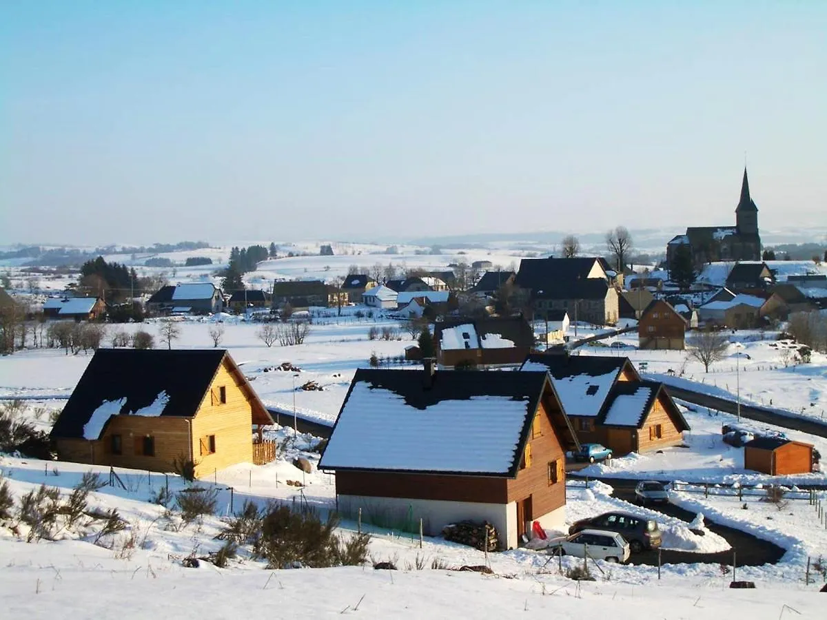 Chalet Charmant A Saint-Genes-Champespe Avec Parking Prive France